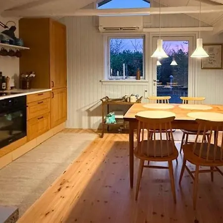 Cozy Summer House With Greenhouse Near Hovestrand Feriehus Asnæs