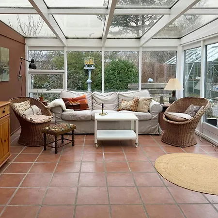 Cozy Summer House With Greenhouse Near Hovestrand *