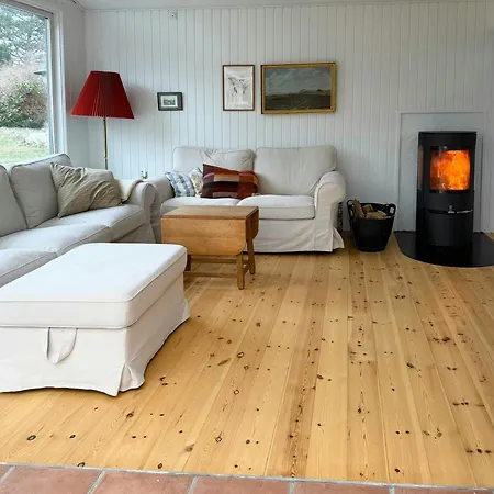 Cozy Summer House With Greenhouse Near Hovestrand