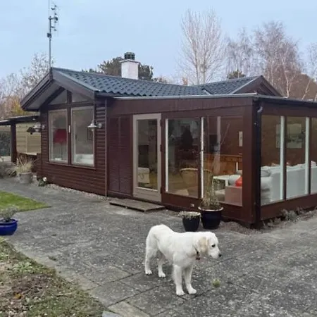 Feriehus Cozy Summer House With Greenhouse Near Hovestrand Asnæs